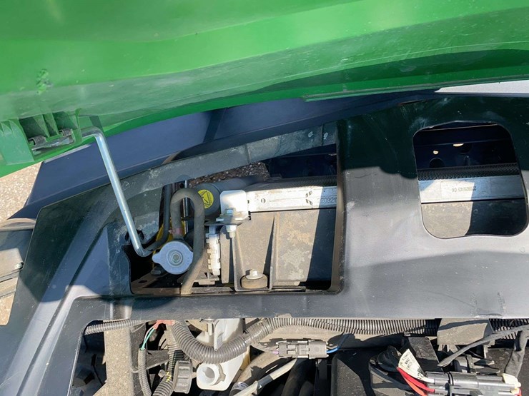 2023-john-deere-gator-image-20
