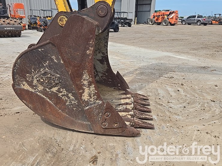 2019-komatsu-pc360-lc-11-image-21