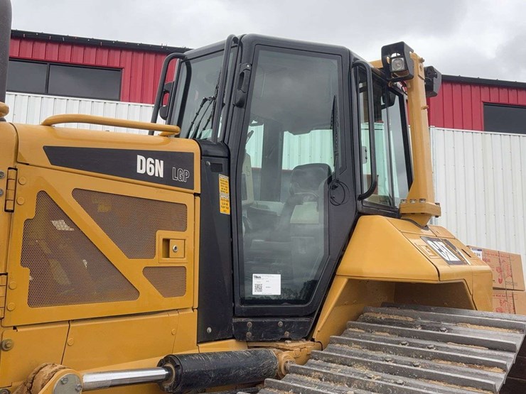 2013-cat-dgn-lgp-dozer-image-35