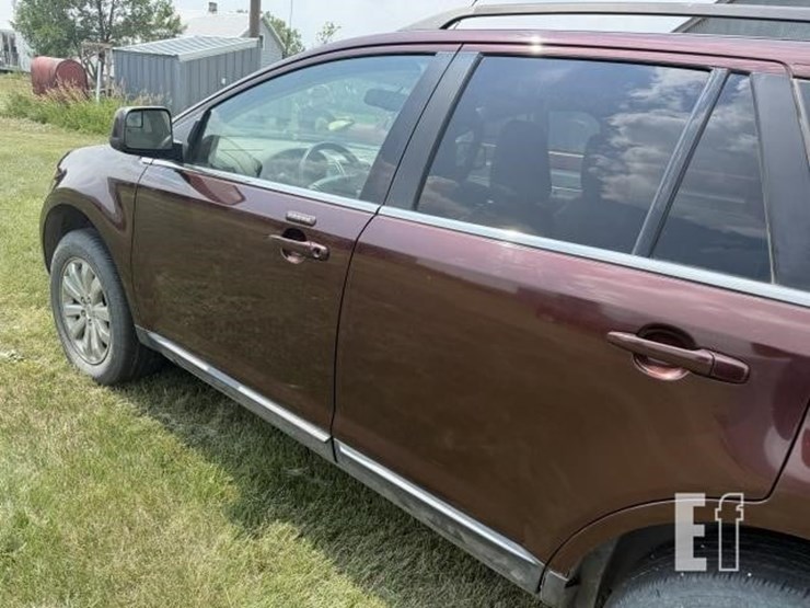 2010-ford-edge-image-8