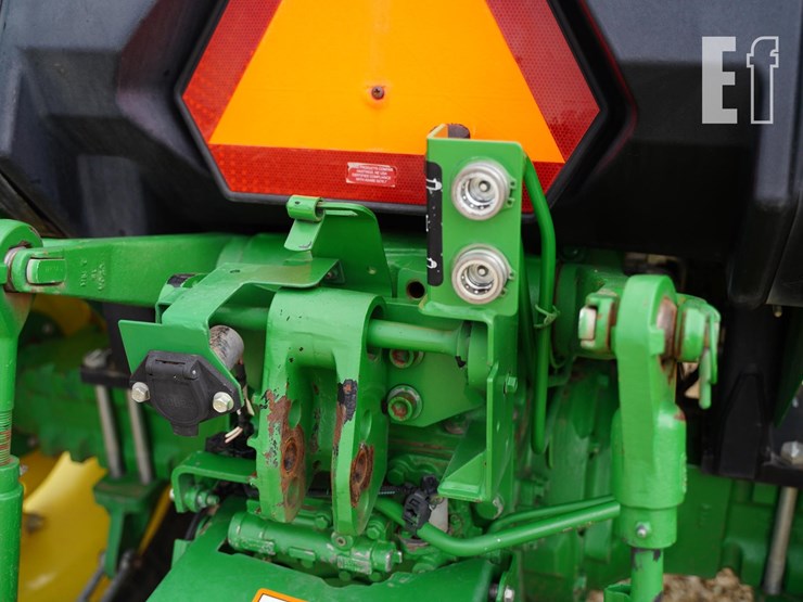 2015-john-deere-5075e-image-27