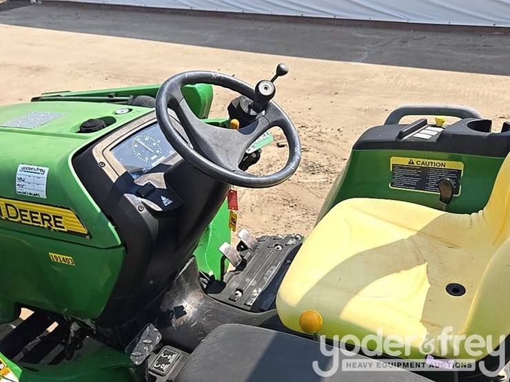 2009-john-deere-3038e-image-35