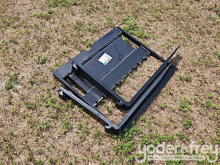 unused-2025-giyi-forks-to-suit-skidsteer-image-2