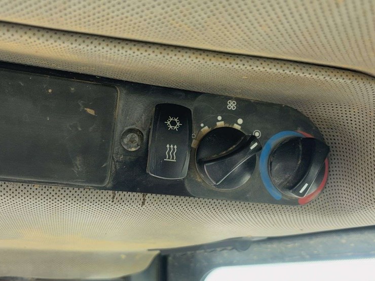 deere-550j-lt-image-41