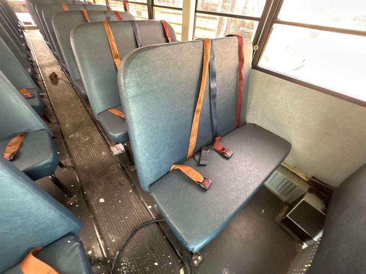 2004-ic-corporation-3000ic-school-bus-image-19