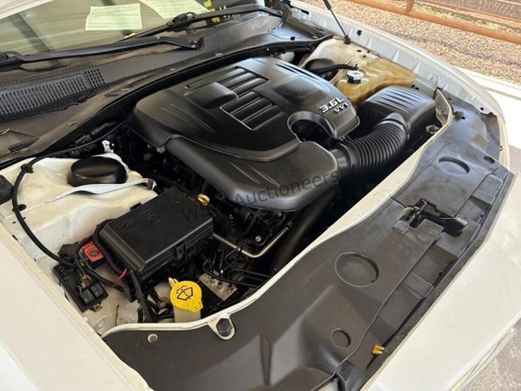 2013-dodge-charger-se-sdn-image-9