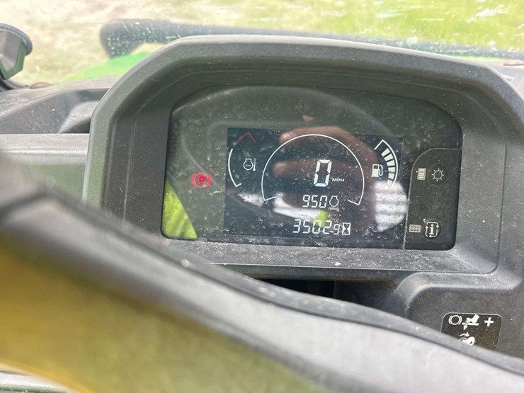 2020-john-deere-gator-xuv-835m-image-12