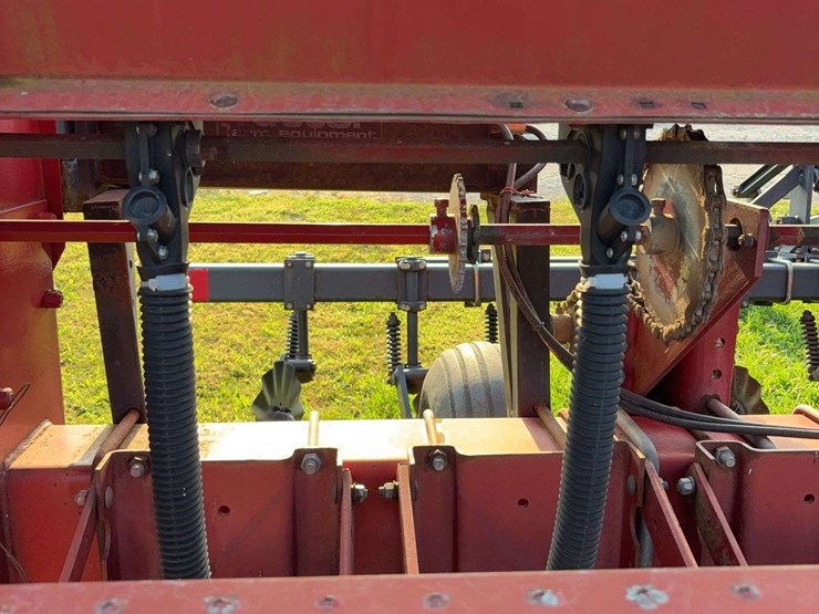 case-5400-drill,-20ft,-soybean-special,-yetter-no-till,-with-markers-image-13