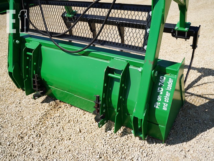 2025-john-deere-640-image-12