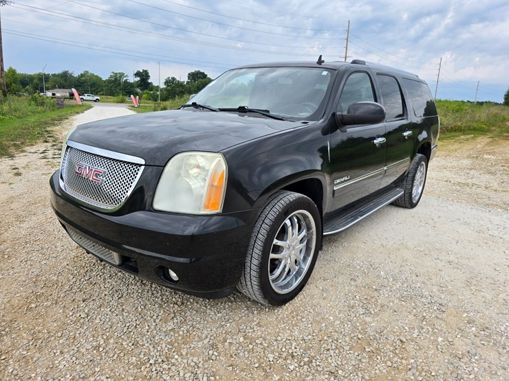 2011-gmc-yukon-xl-image-2