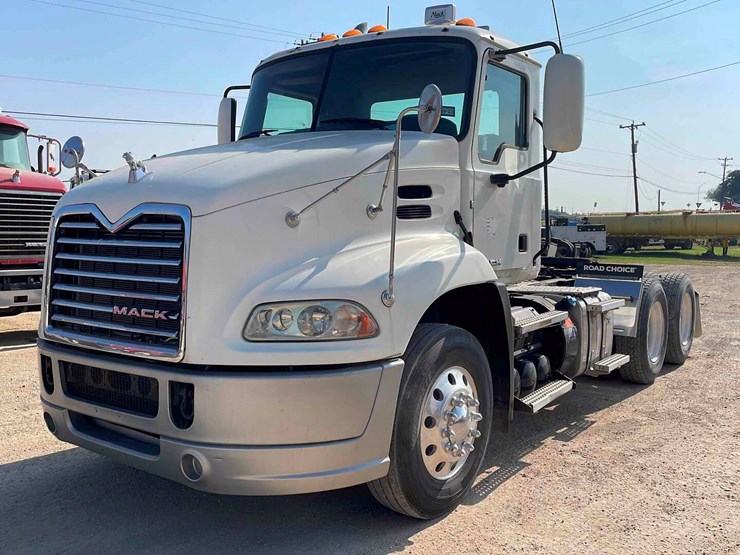 2015-mack-cxu613-image-1