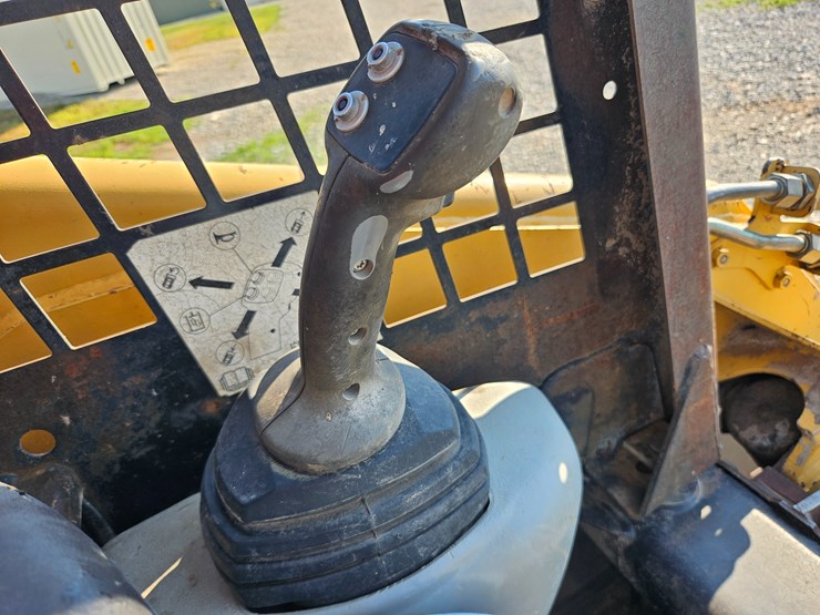 2004-caterpillar-236b-image-31