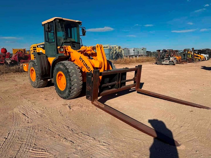 hyundai-740-9-image-2