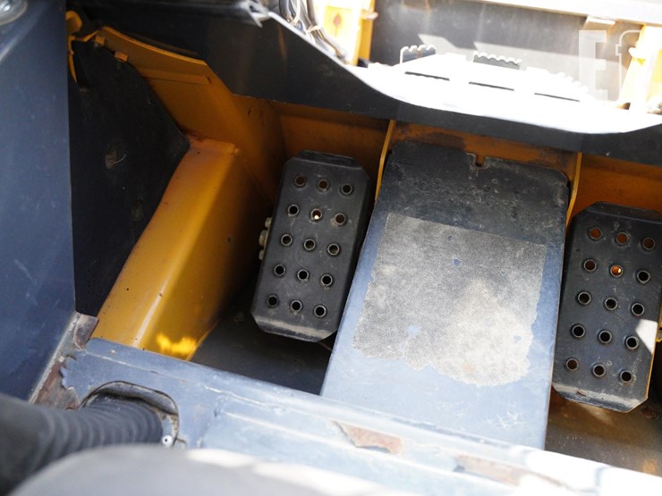 2018-deere-312gr-image-27