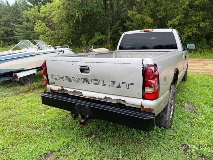 2006-chevy-silverado-1500-ls-truck-image-9