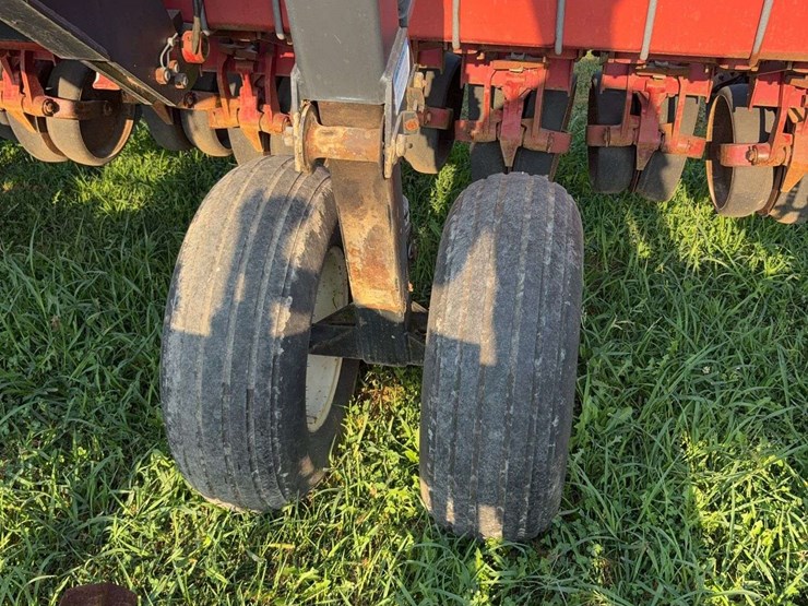 case-5400-drill,-20ft,-soybean-special,-yetter-no-till,-with-markers-image-5