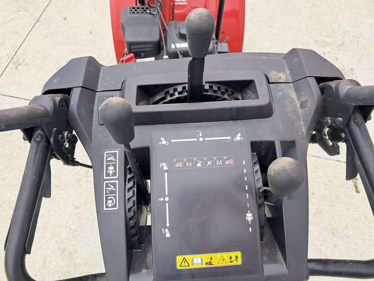 jonesered-st-2368e-walk-behind-snow-blower-image-5