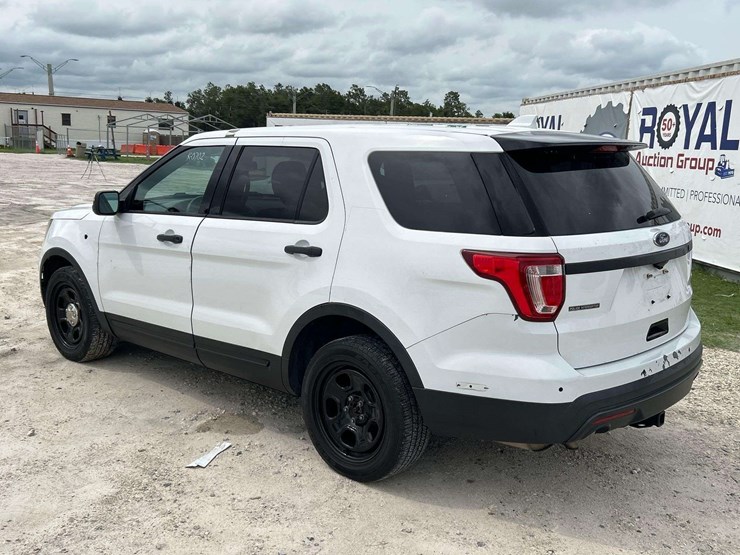 2016-ford-explorer-image-4