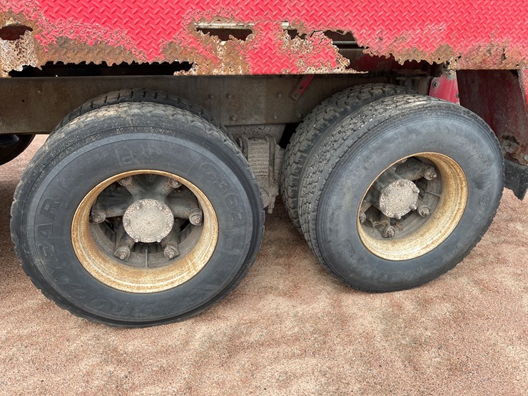 #4728-•-1995-mack-tri-axle-water-tank-truck-(has-wi-title)-image-37