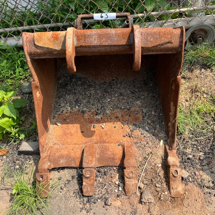 24" 4-Tooth Excavator Bucket