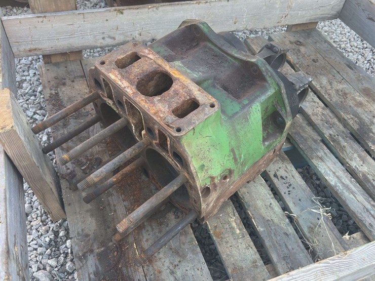 john-deere-model-g-block,-pistons,-and-rods-image-2
