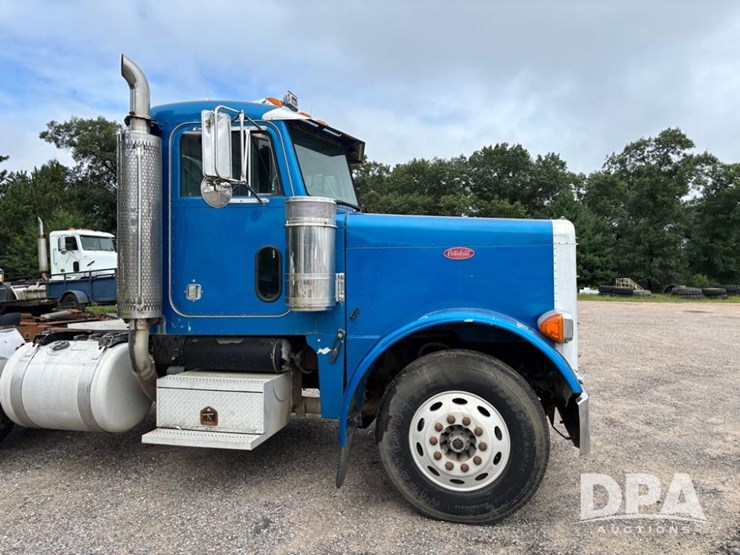 2002-peterbilt-379-image-22