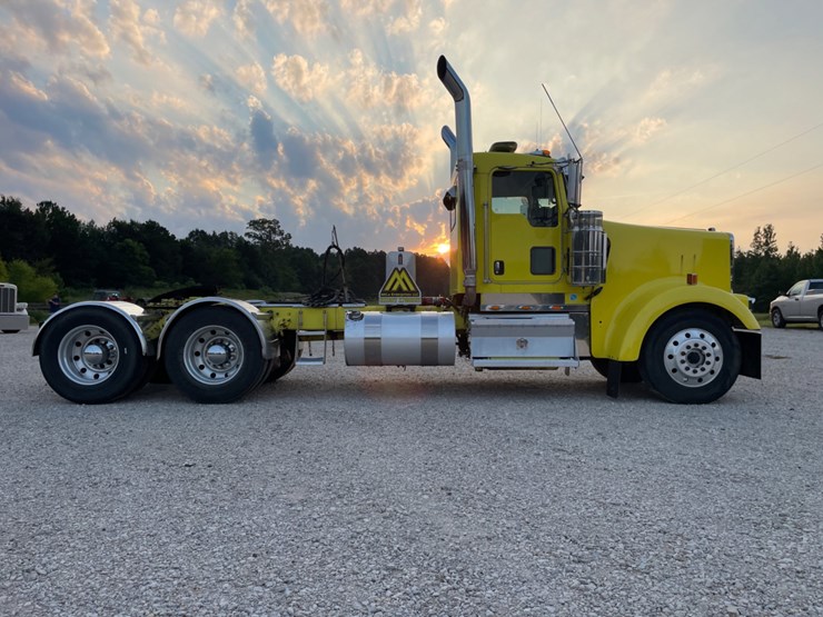 2007-kenworth-w900l-image-4