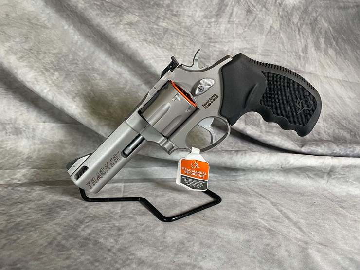 #4549-•-taurus-m627-tracker-357-mag-revolver,-sn:-aem939894-image-2