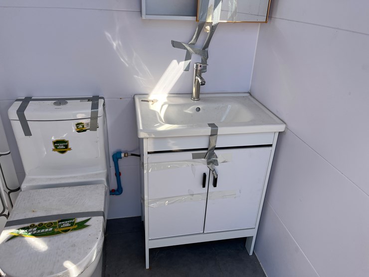 #50541-•-portable-restroom-image-14