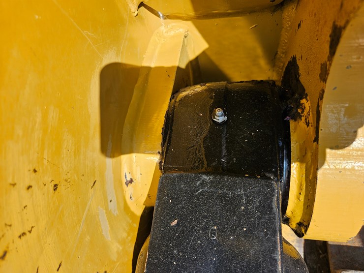2014-caterpillar-953d-image-123