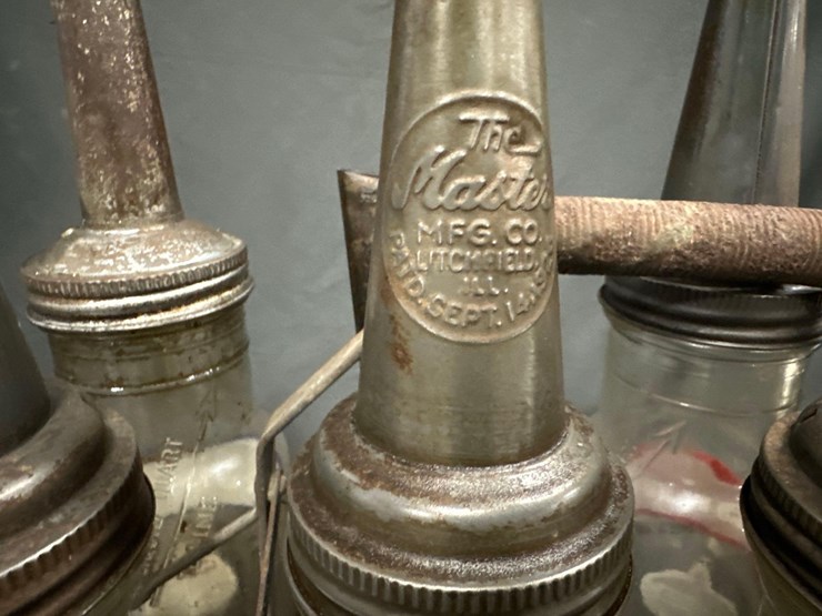 669---(8)-quart-glass-oil-bottles-w/-carry-rack-image-4