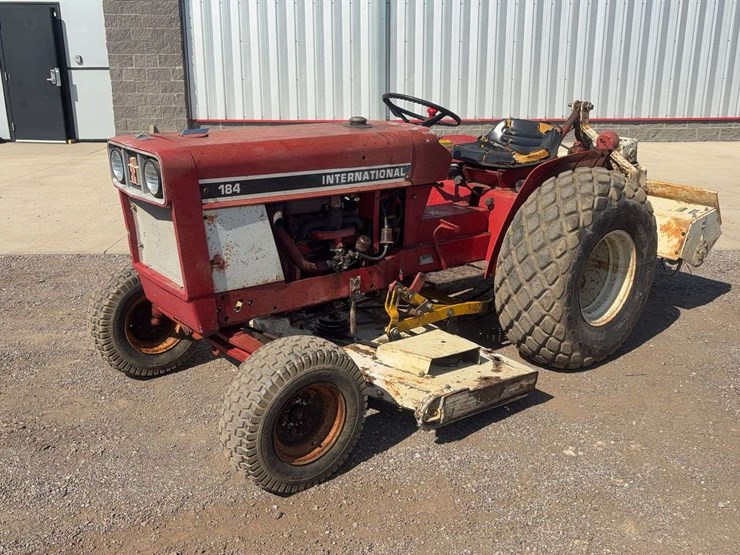 interntional-184-2wd-tractor-image-1