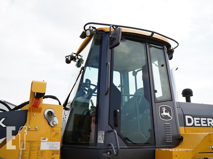 2015-deere-544k-image-10
