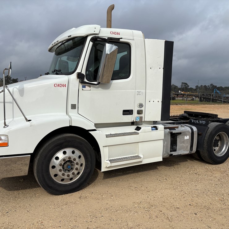 #78680 • 2014 VOLVO VNM TRUCK TRACTOR