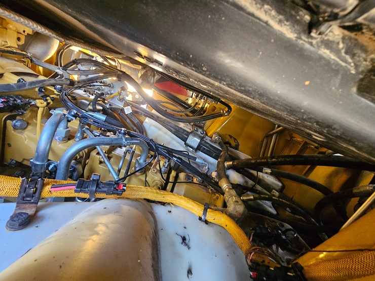 2014-caterpillar-953d-image-52