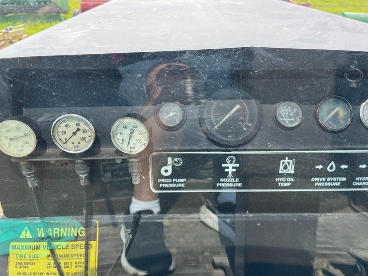 rogator-664-sprayer-image-21