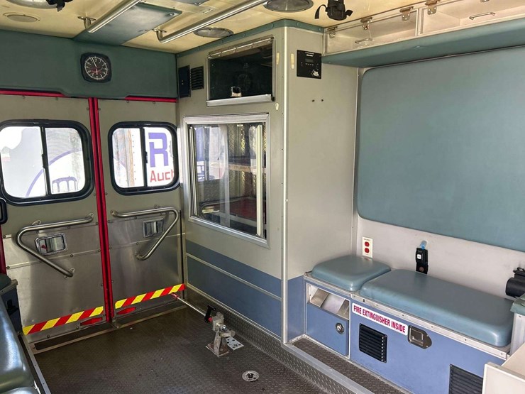 2009-freightliner-m2-106-medtec-ambulance-image-27
