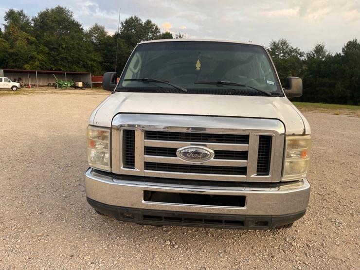 2014-ford-e350-image-12