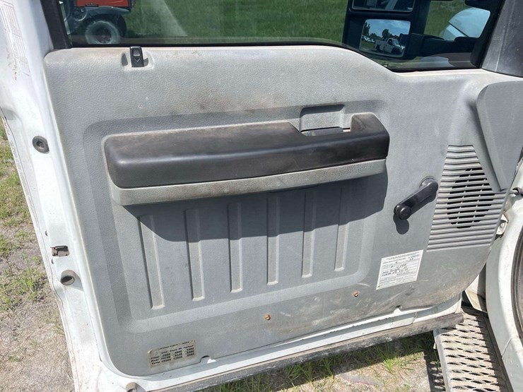2011-ford-f550-image-6