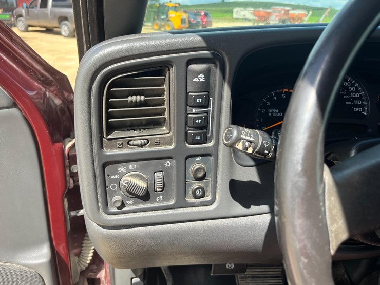2003-gmc-2500-image-14