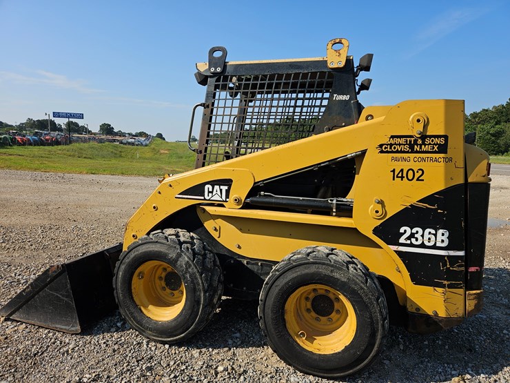 2004-caterpillar-236b-image-4