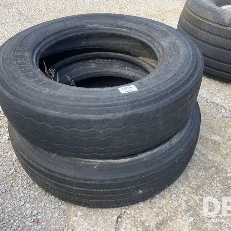 Truck Tires (JN2727)