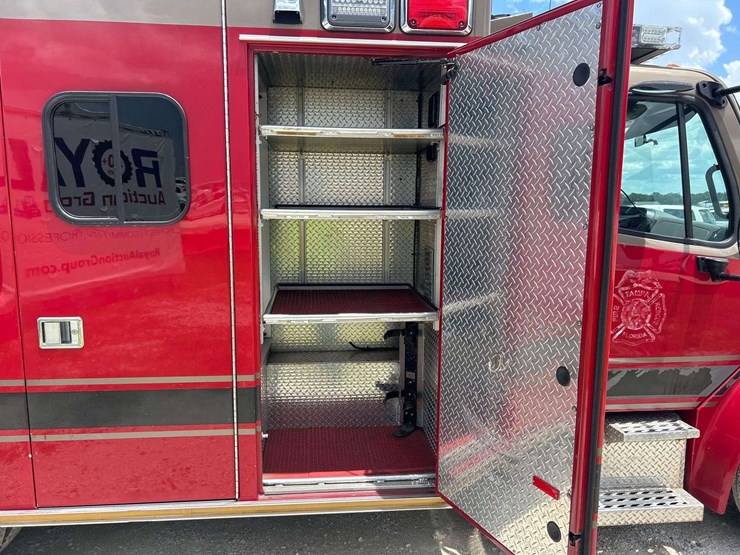 2009-freightliner-m2-106-medtec-ambulance-image-23