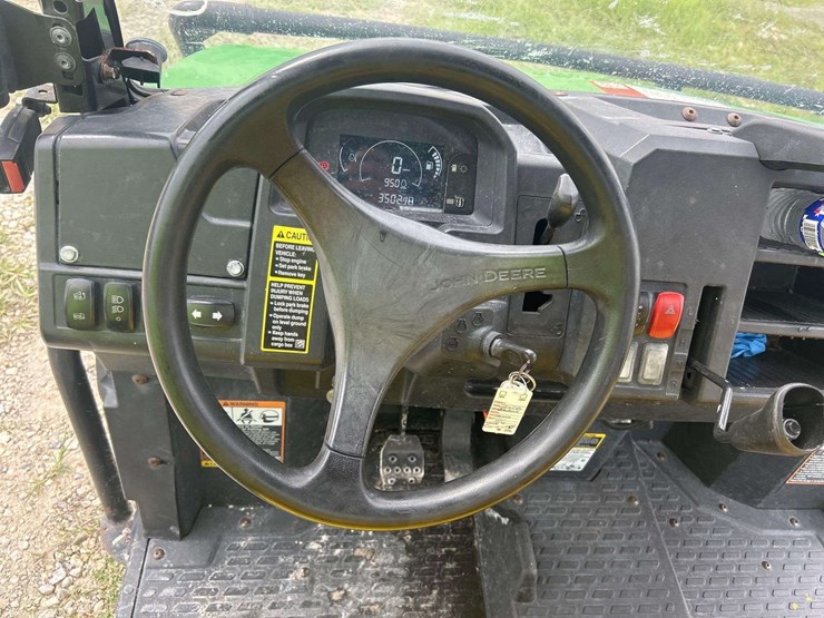 2020-john-deere-gator-xuv-835m-image-11
