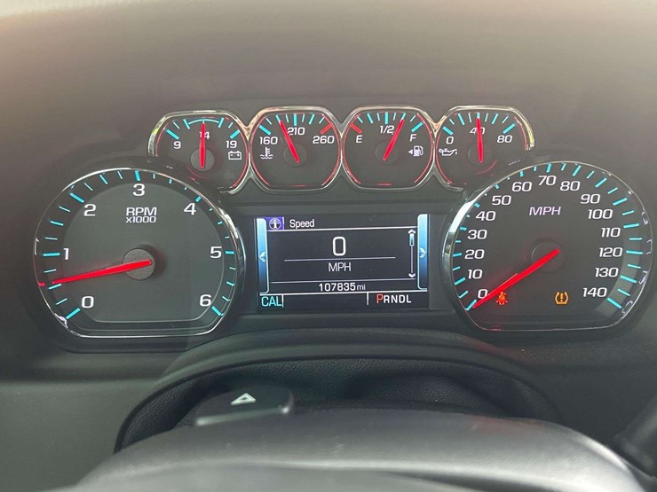 2019-chevrolet-tahoe-lt-image-17