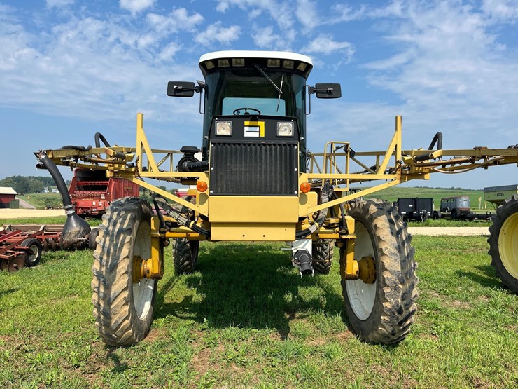rogator-664-sprayer-image-3