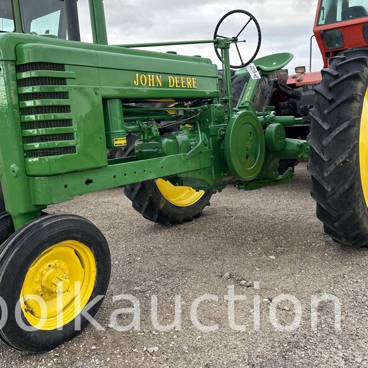 JOHN DEERE B