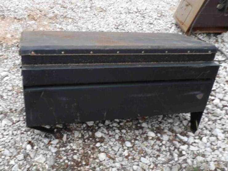 truck/tool-box,-has-keys-image-2