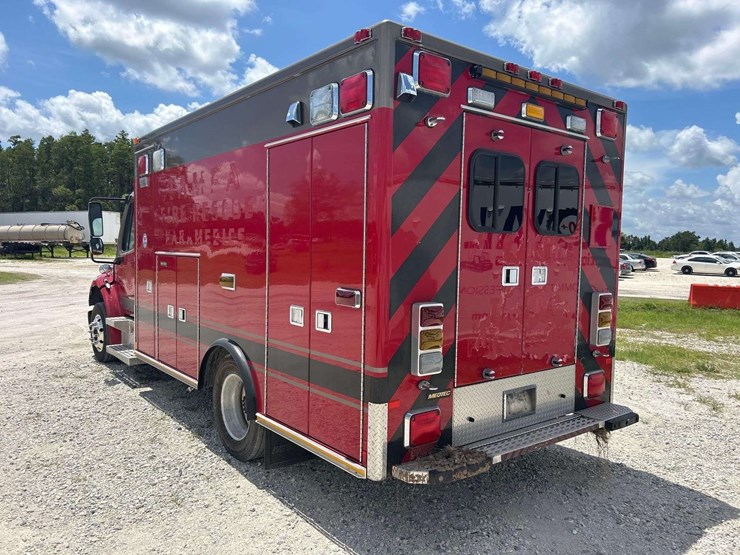 2009-freightliner-m2-106-medtec-ambulance-image-4