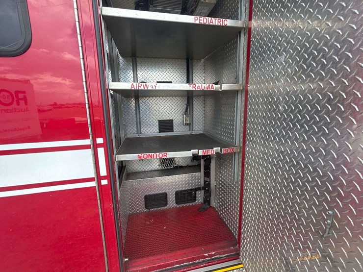 2007-freightliner-m2-106-ambulance-image-27